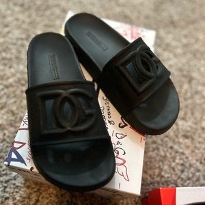 Black dolce & gabanna slides
